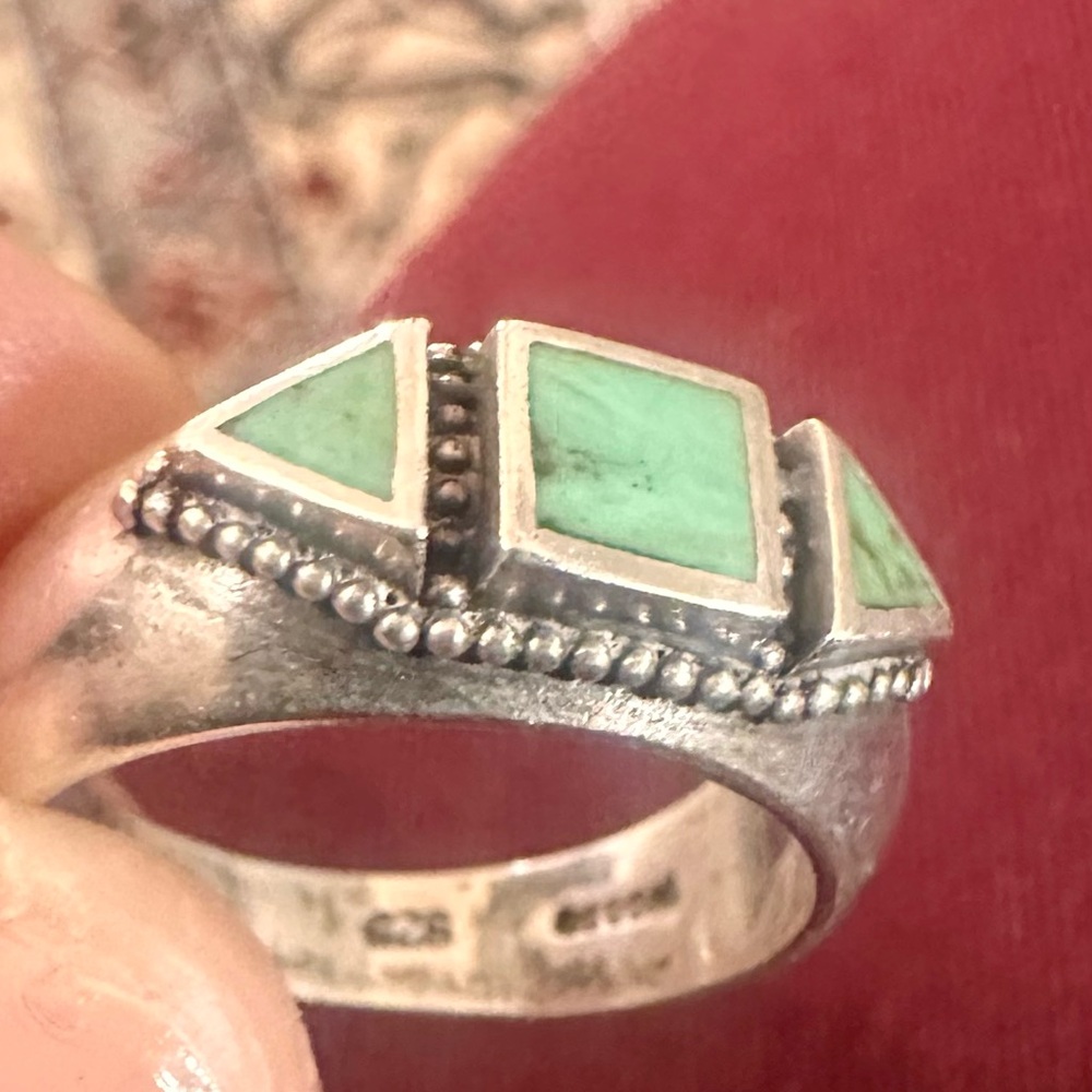 Elegant stamped Sterling Silver turquoise Geometric Ring - Picture 3 of 3